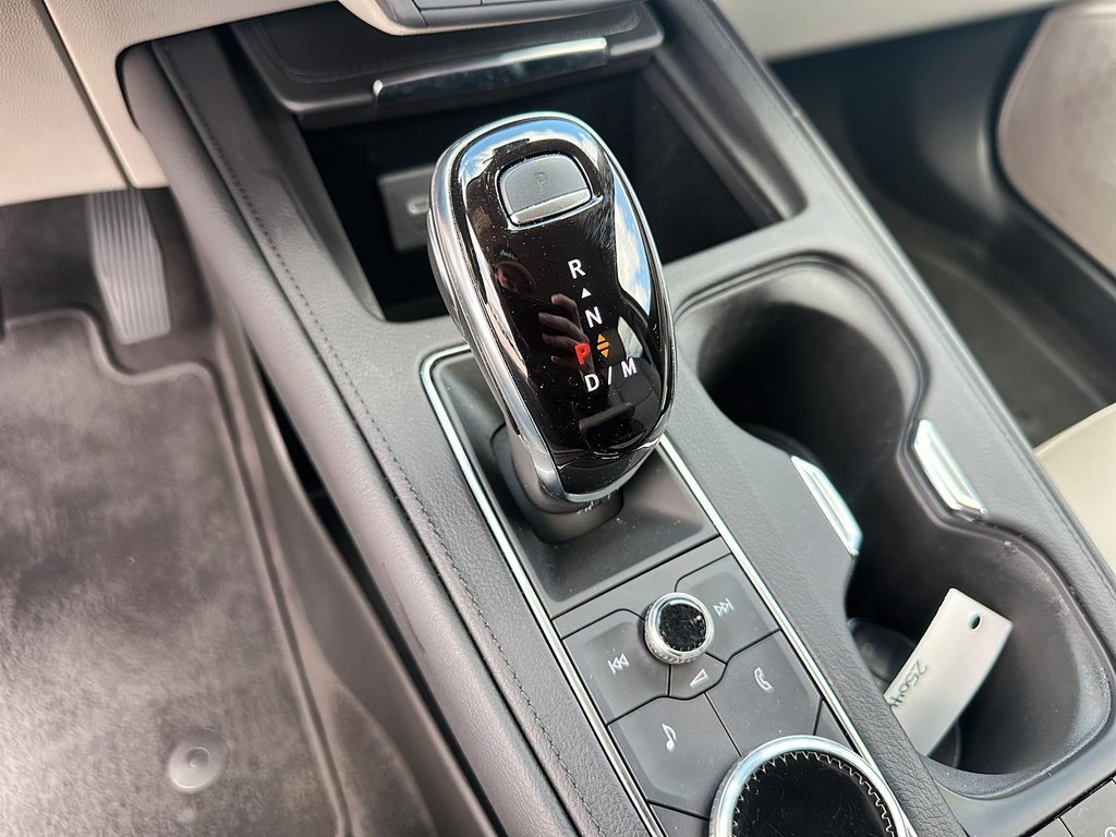 2023 Cadillac XT4 Luxury FWD in Stratford, Ontario - 14 - w1024h768px