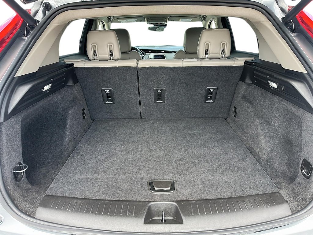 2023 Cadillac XT4 Luxury FWD in Stratford, Ontario - 6 - w1024h768px