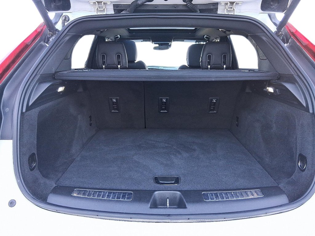 2023 Cadillac XT4 Premium Luxury AWD in Stratford, Ontario - 6 - w1024h768px