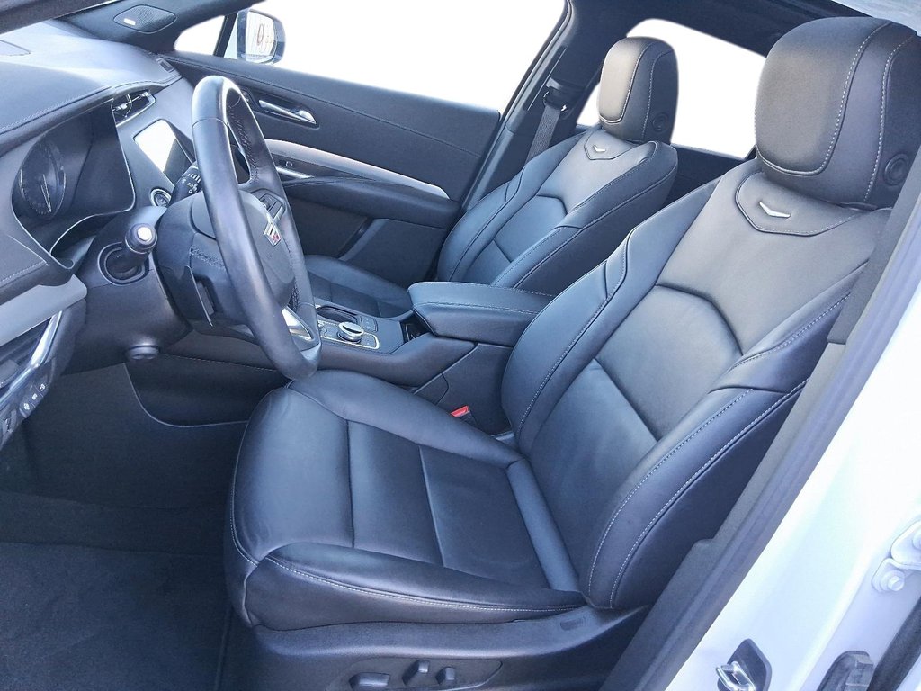 2023 Cadillac XT4 Premium Luxury AWD in Stratford, Ontario - 8 - w1024h768px