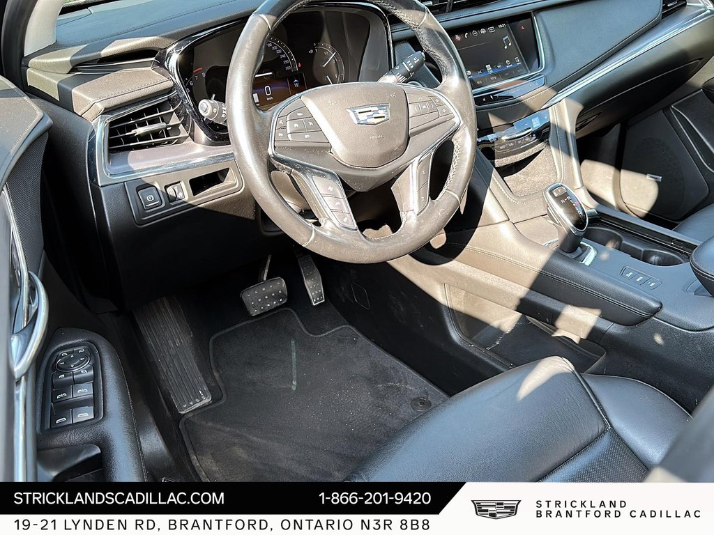 2019  XT5 AWD Luxury in Stratford, Ontario - 10 - w1024h768px