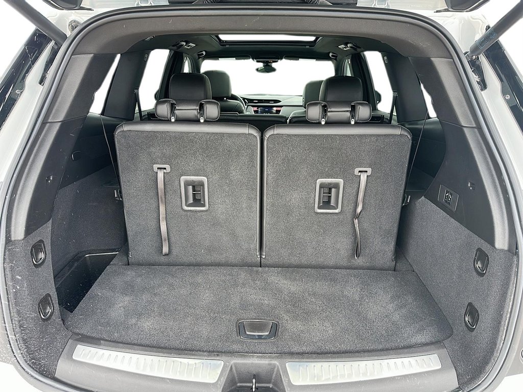 2023 Cadillac XT6 Luxury AWD in Stratford, Ontario - 6 - w1024h768px