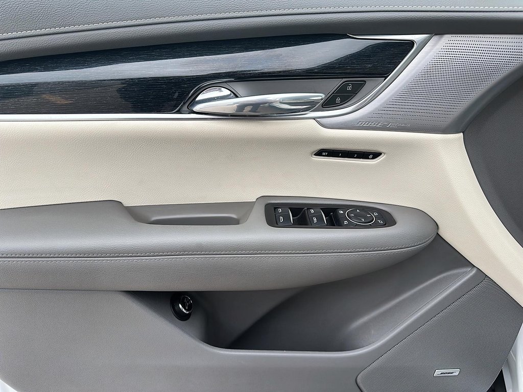 2023 Cadillac XT6 Premium Luxury AWD in Stratford, Ontario - 9 - w1024h768px