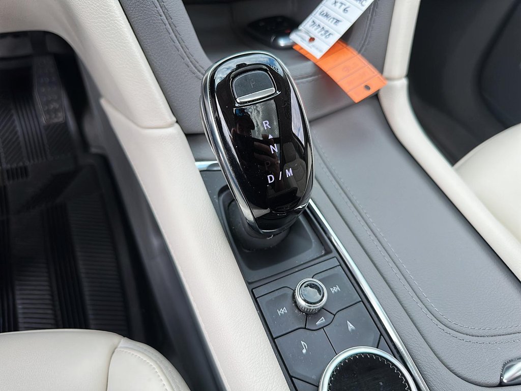 2024 Cadillac XT6 AWD 4dr Premium Luxury in Stratford, Ontario - 14 - w1024h768px