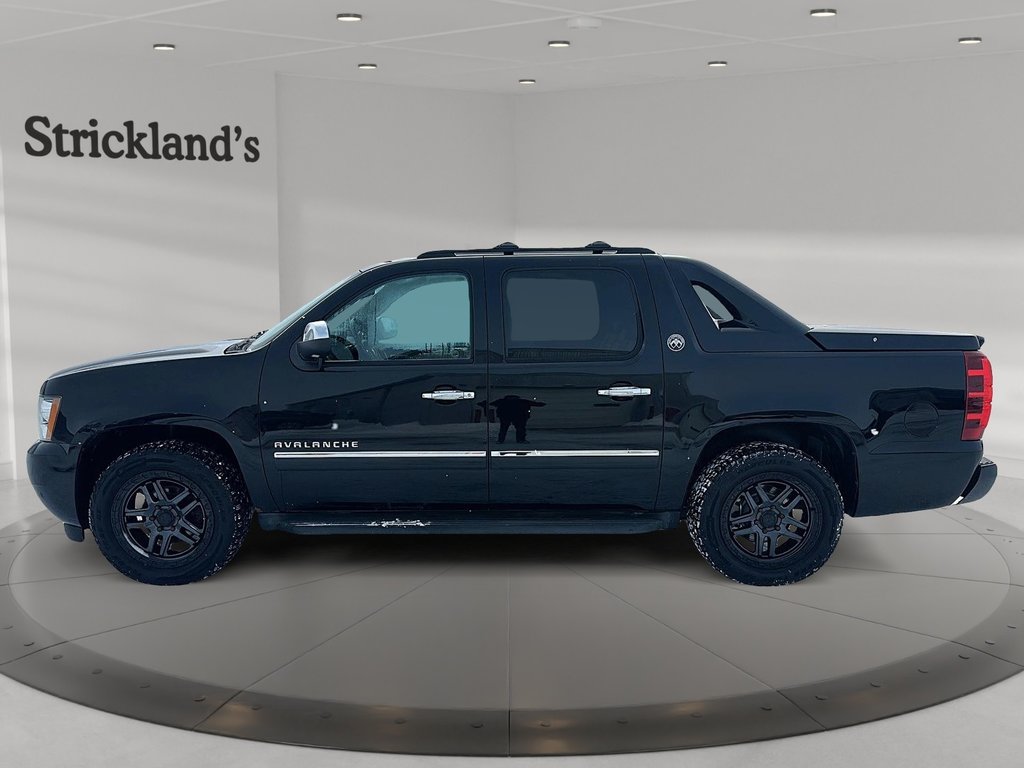 2013 Chevrolet Black Diamond Avalanche LTZ 4WD 1SF in Stratford, Ontario - 5 - w1024h768px