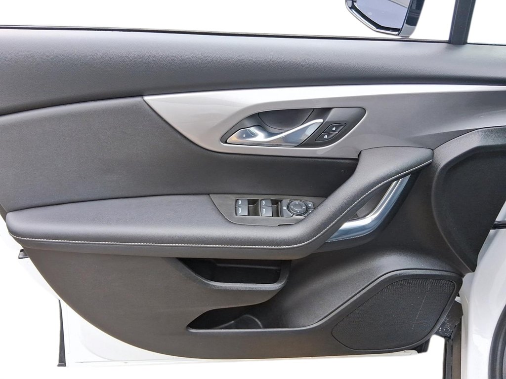 2023 Chevrolet Blazer LT AWD in Stratford, Ontario - 11 - w1024h768px