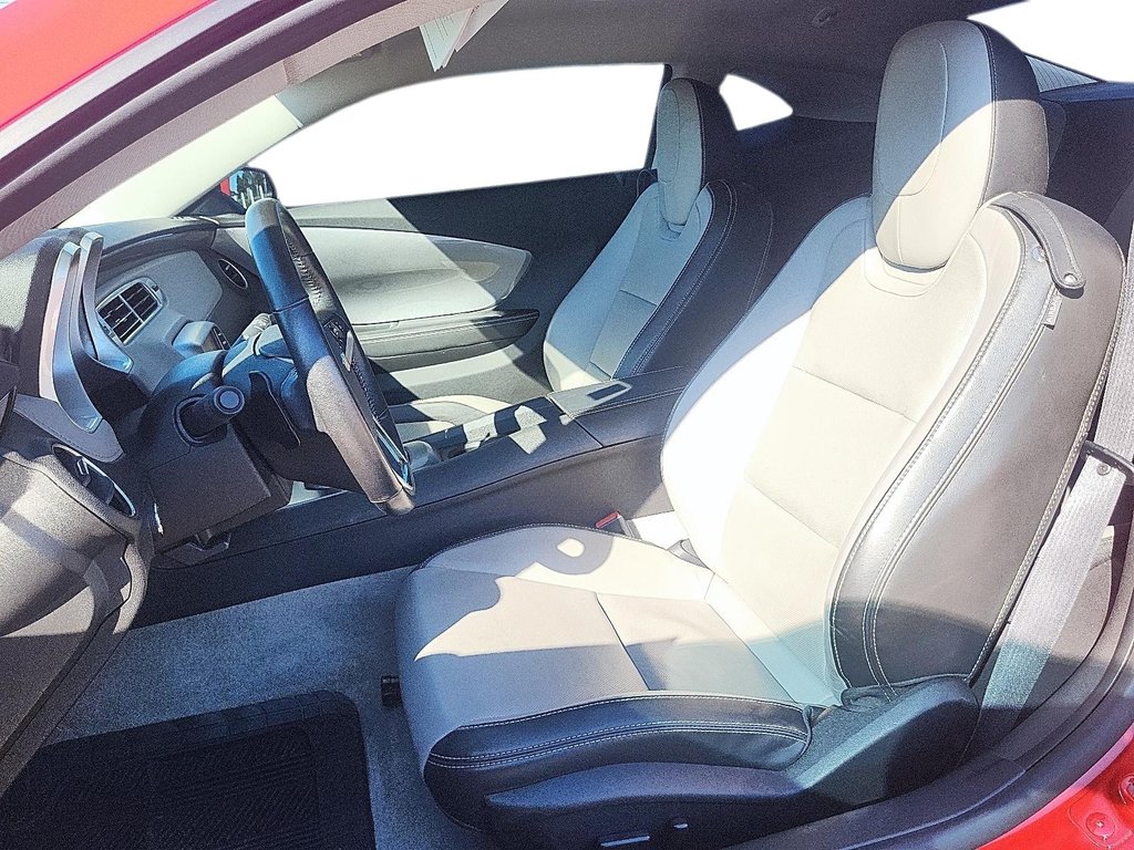 2013 Chevrolet Camaro 2LT Coupe in Stratford, Ontario - 8 - w1024h768px