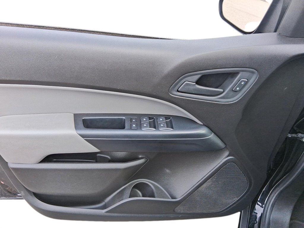 2021 Chevrolet Colorado Crew 4x4 WT Long Box in Stratford, Ontario - 11 - w1024h768px