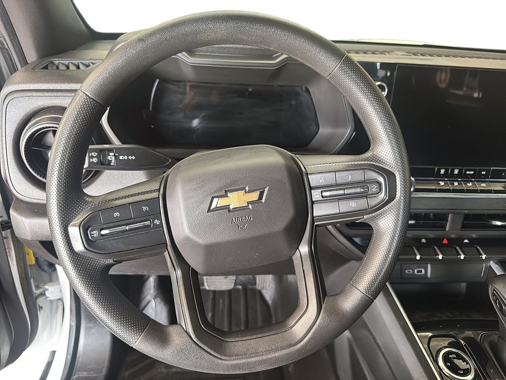 2023 Chevrolet Colorado Crew 4x4 WT Short Box in Stratford, Ontario - 10 - w1024h768px