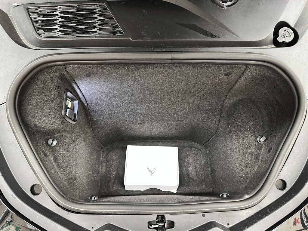 2025 Chevrolet Corvette Stingray Coupe 1LT in Stratford, Ontario - 6 - w1024h768px