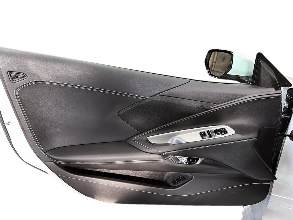 2025 Chevrolet Corvette Stingray Coupe 1LT in Stratford, Ontario - 10 - w1024h768px