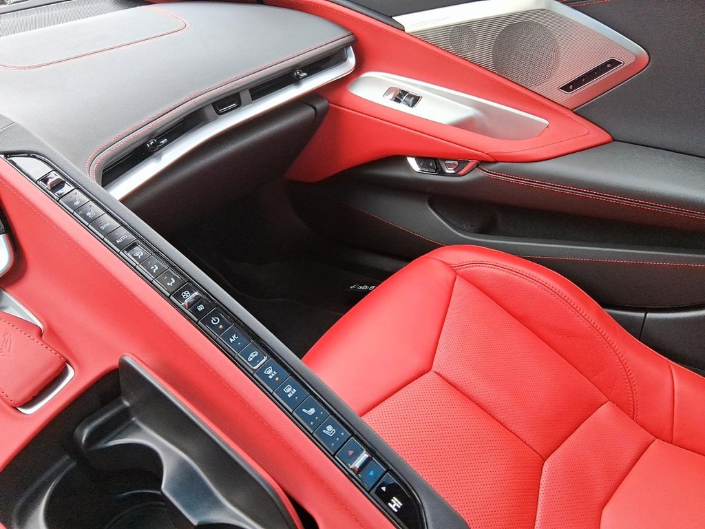 2025 Chevrolet Corvette E-Ray Coupe 2LZ in Stratford, Ontario - 19 - w1024h768px