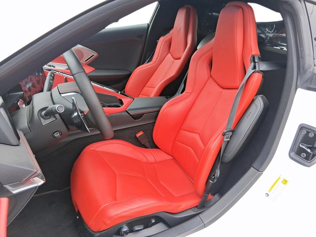 2025 Chevrolet Corvette E-Ray Coupe 2LZ in Stratford, Ontario - 11 - w1024h768px