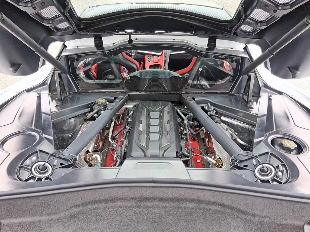 2025 Chevrolet Corvette E-Ray Coupe 2LZ in Stratford, Ontario - 8 - w1024h768px