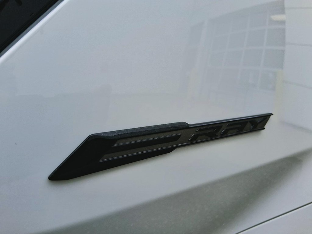 2025 Chevrolet Corvette E-Ray Coupe 2LZ in Stratford, Ontario - 10 - w1024h768px