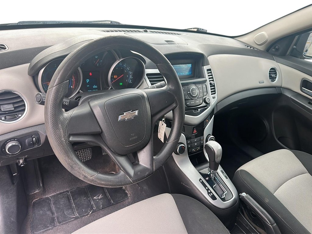 2011 Chevrolet Cruze LS Sedan in Stratford, Ontario - 8 - w1024h768px