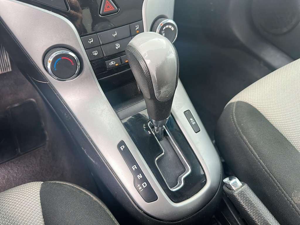 2011 Chevrolet Cruze LS Sedan in Stratford, Ontario - 13 - w1024h768px