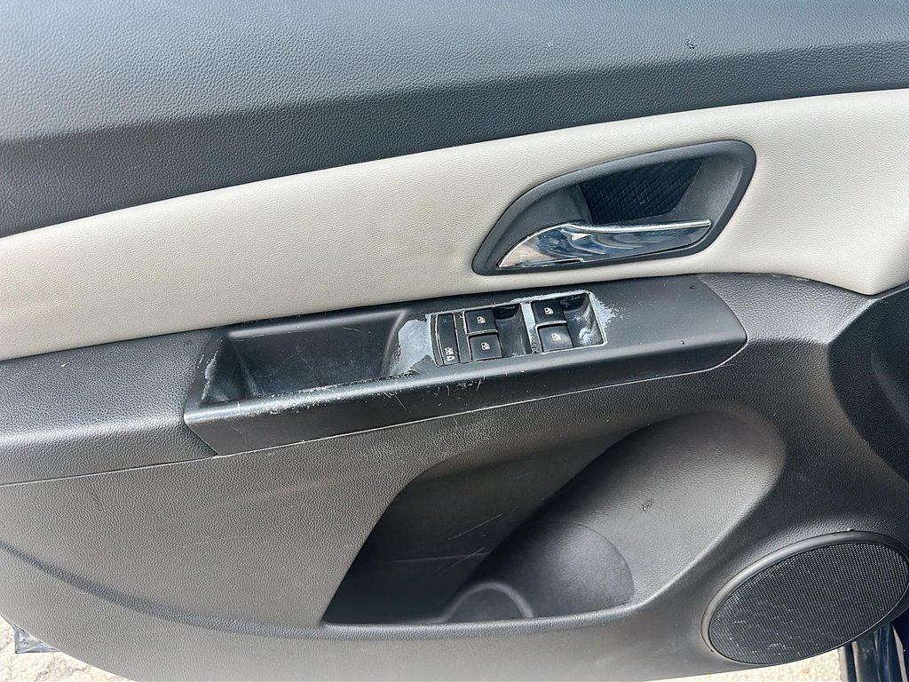 2011 Chevrolet Cruze LS Sedan in Stratford, Ontario - 9 - w1024h768px