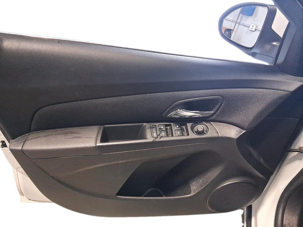 2012 Chevrolet Cruze LT Turbo in Stratford, Ontario - 10 - w1024h768px