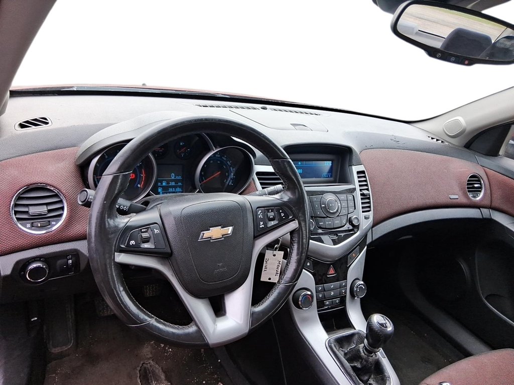 2012 Chevrolet Cruze LT Turbo in Stratford, Ontario - 10 - w1024h768px