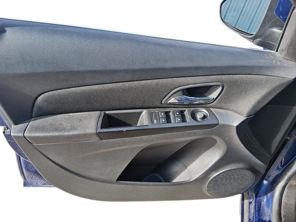2013 Chevrolet Cruze LT Turbo in Stratford, Ontario - 11 - w1024h768px
