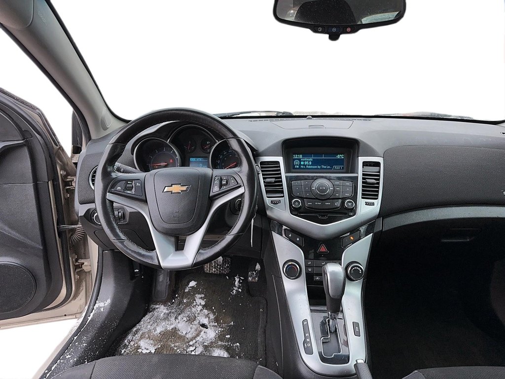 2014 Chevrolet Cruze 1LS in Stratford, Ontario - 8 - w1024h768px