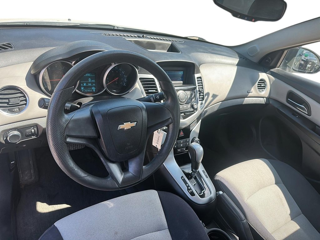 2014 Chevrolet Cruze 1LS in Stratford, Ontario - 8 - w1024h768px