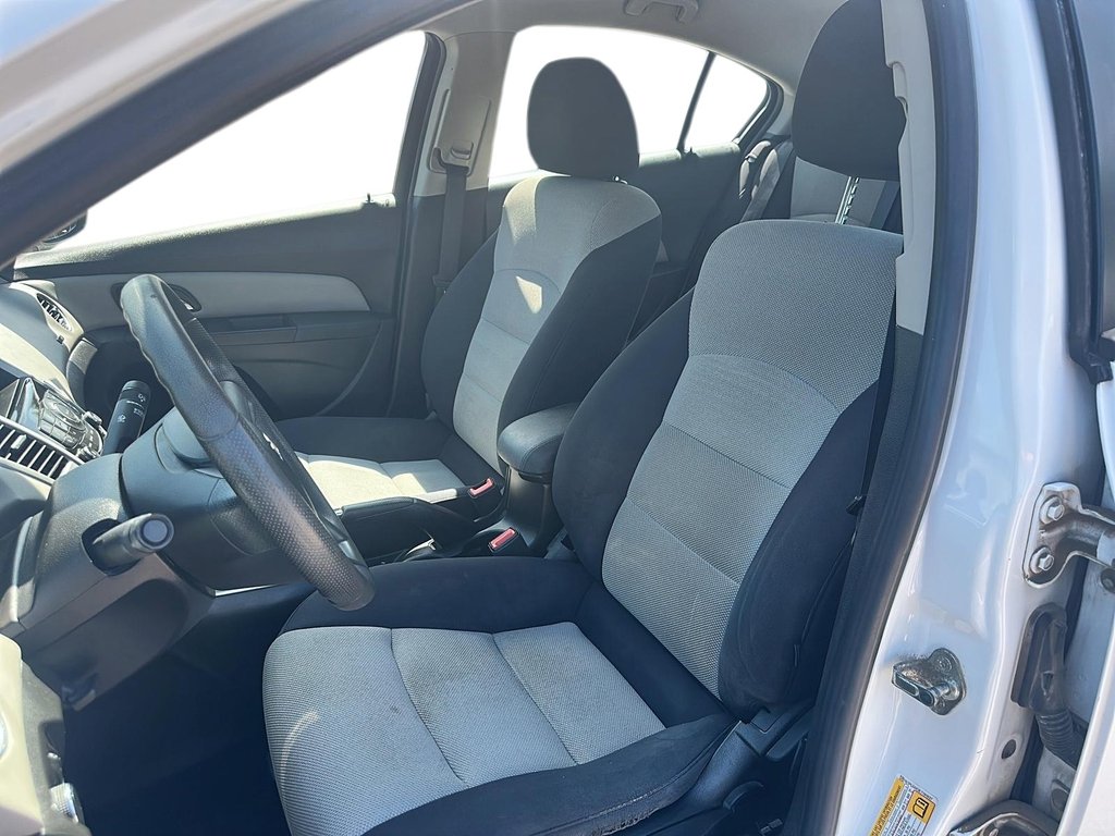 2014 Chevrolet Cruze 1LS in Stratford, Ontario - 7 - w1024h768px