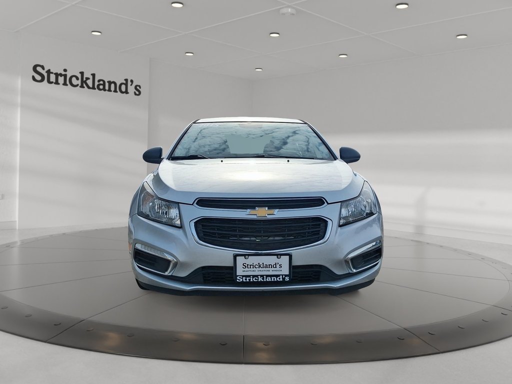 2015 Chevrolet Cruze LS in Stratford, Ontario - 2 - w1024h768px