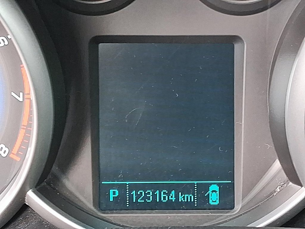 2015 Chevrolet Cruze LS in Stratford, Ontario - 13 - w1024h768px