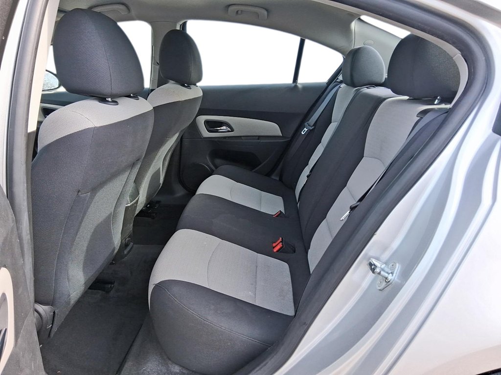 2015 Chevrolet Cruze LS in Stratford, Ontario - 9 - w1024h768px