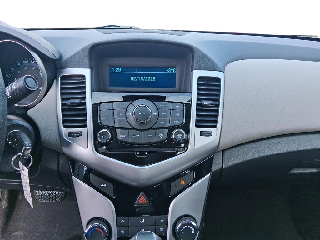 2015 Chevrolet Cruze LS in Stratford, Ontario - 15 - w1024h768px