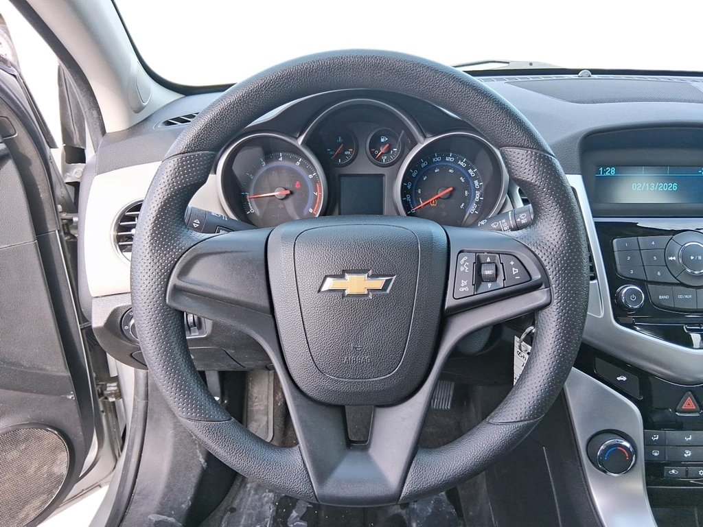 2015 Chevrolet Cruze LS in Stratford, Ontario - 12 - w1024h768px