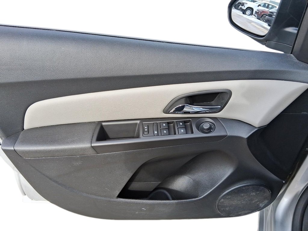 2015 Chevrolet Cruze LS in Stratford, Ontario - 11 - w1024h768px