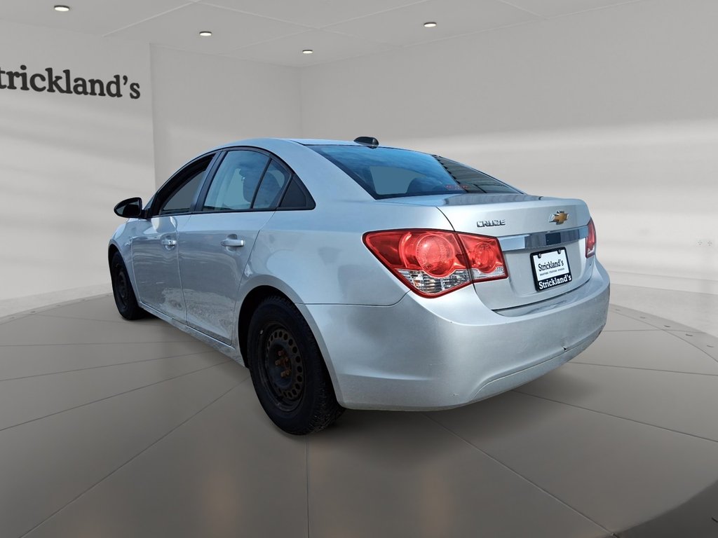 2015 Chevrolet Cruze LS in Stratford, Ontario - 4 - w1024h768px