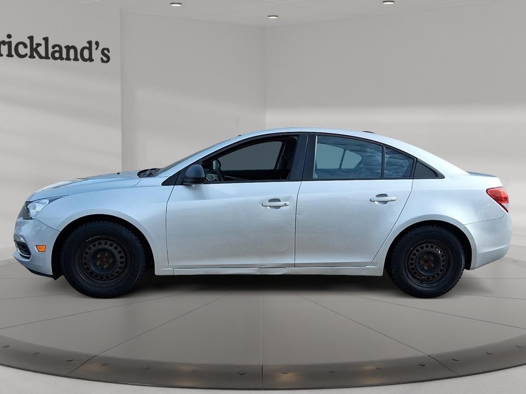 2015 Chevrolet Cruze LS in Stratford, Ontario - 5 - w1024h768px
