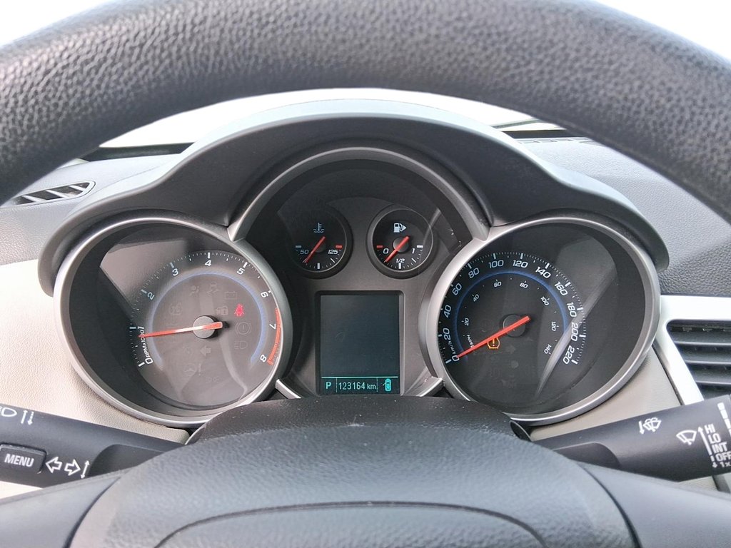 2015 Chevrolet Cruze LS in Stratford, Ontario - 14 - w1024h768px