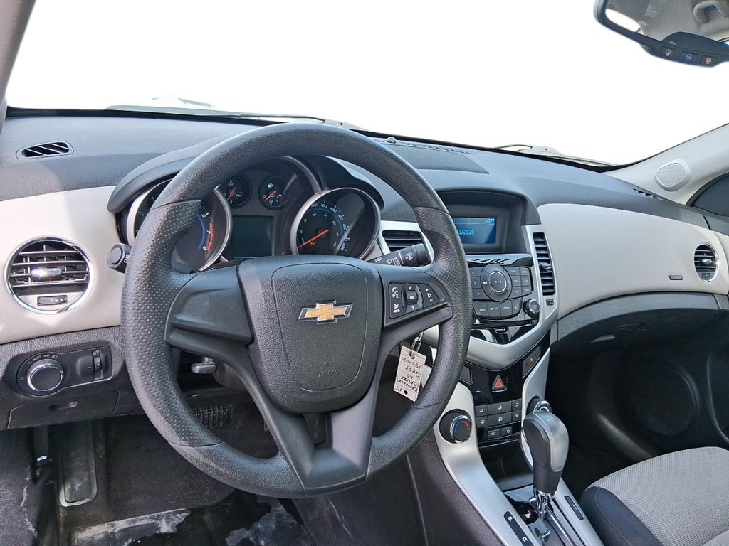 2015 Chevrolet Cruze LS in Stratford, Ontario - 10 - w1024h768px