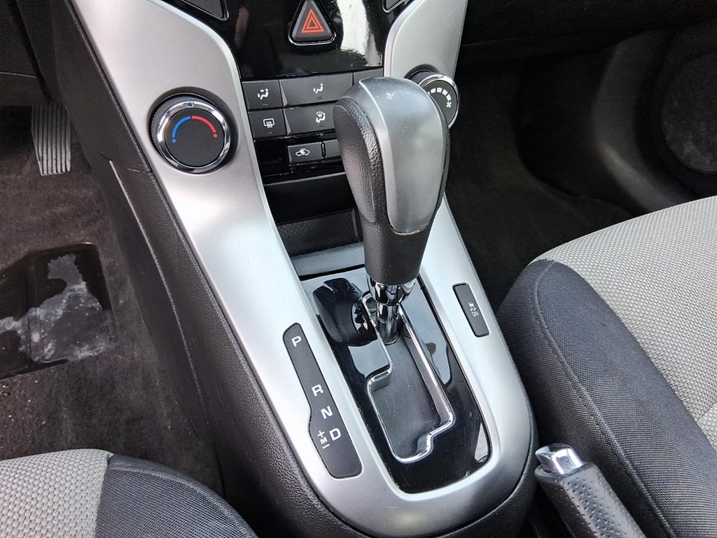 2015 Chevrolet Cruze LS in Stratford, Ontario - 16 - w1024h768px