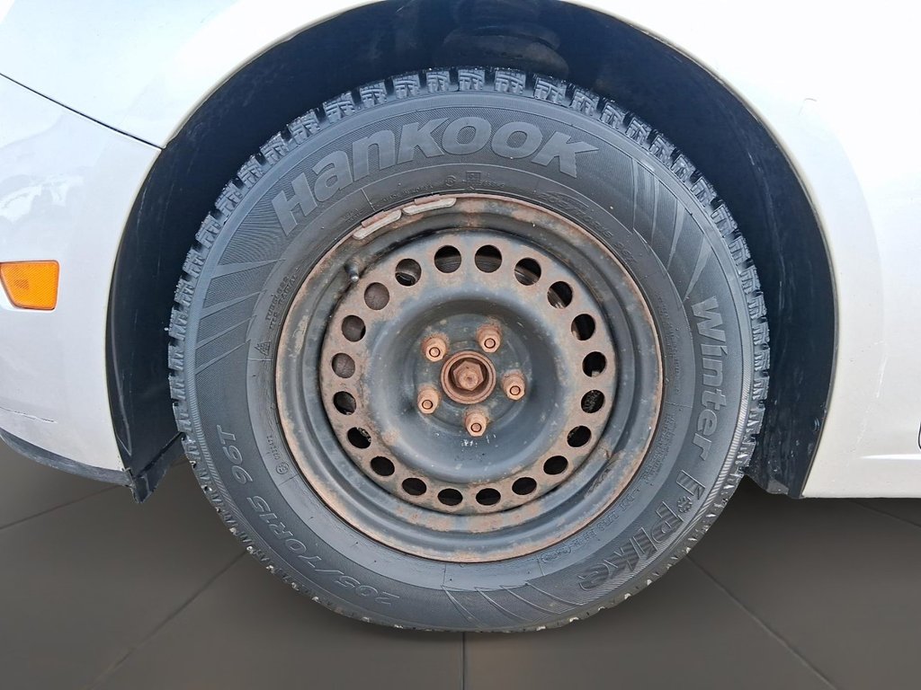 2015 Chevrolet Cruze LS in Stratford, Ontario - 7 - w1024h768px