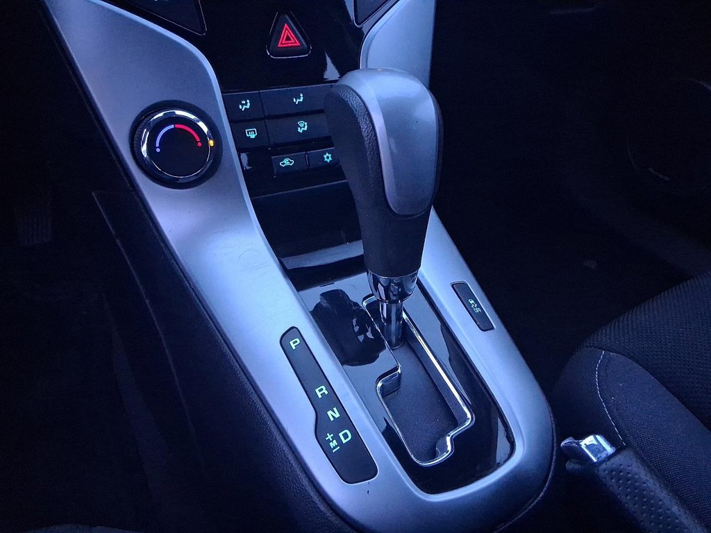 2016 Chevrolet Cruze Limited LT Turbo in Stratford, Ontario - 16 - w1024h768px