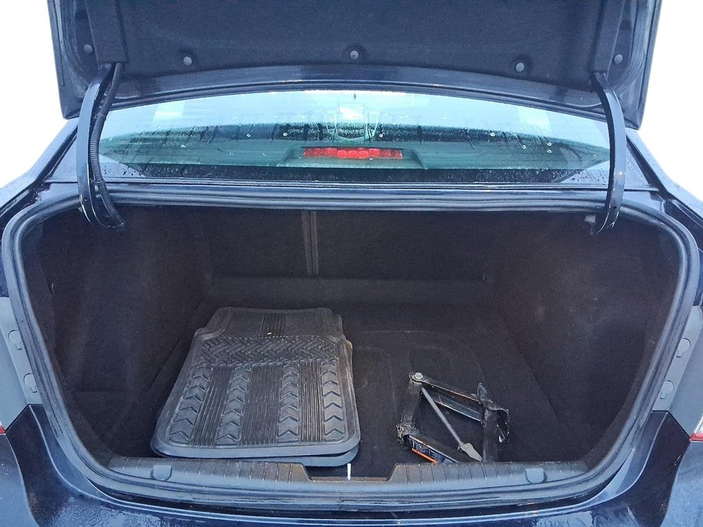 2016 Chevrolet Cruze Limited LT Turbo in Stratford, Ontario - 6 - w1024h768px