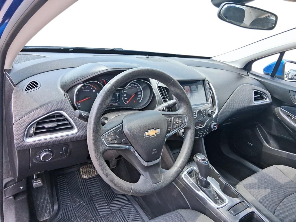 2016 Chevrolet Cruze LT - 6AT in Stratford, Ontario - 10 - w1024h768px