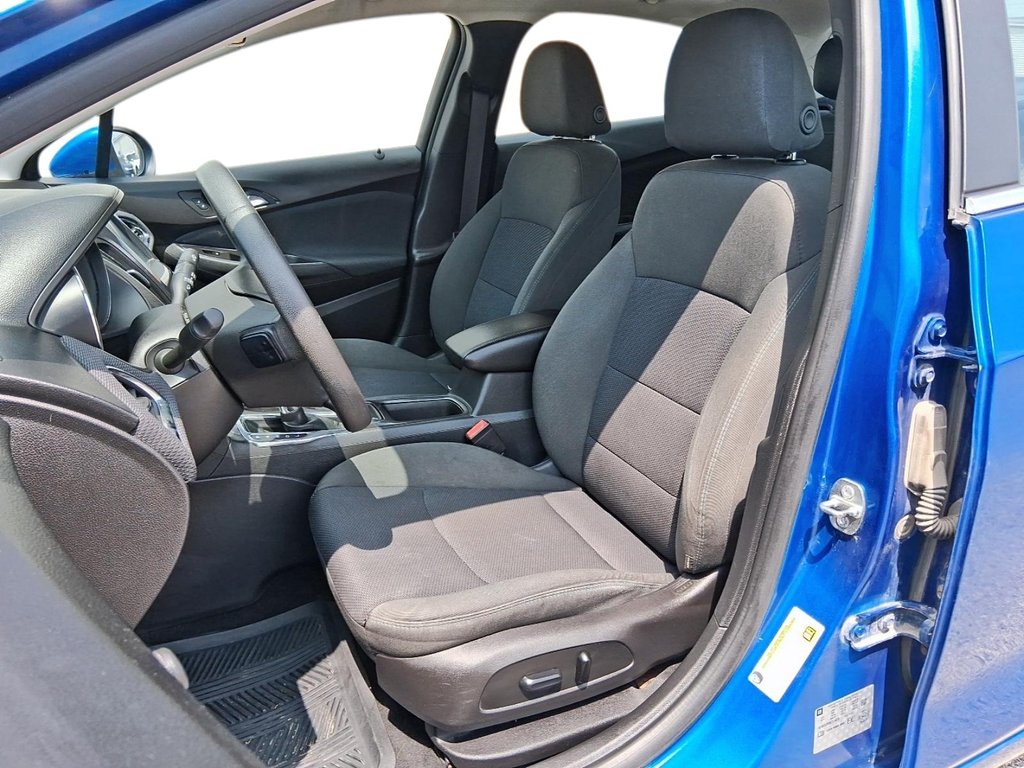 2016 Chevrolet Cruze LT - 6AT in Stratford, Ontario - 8 - w1024h768px