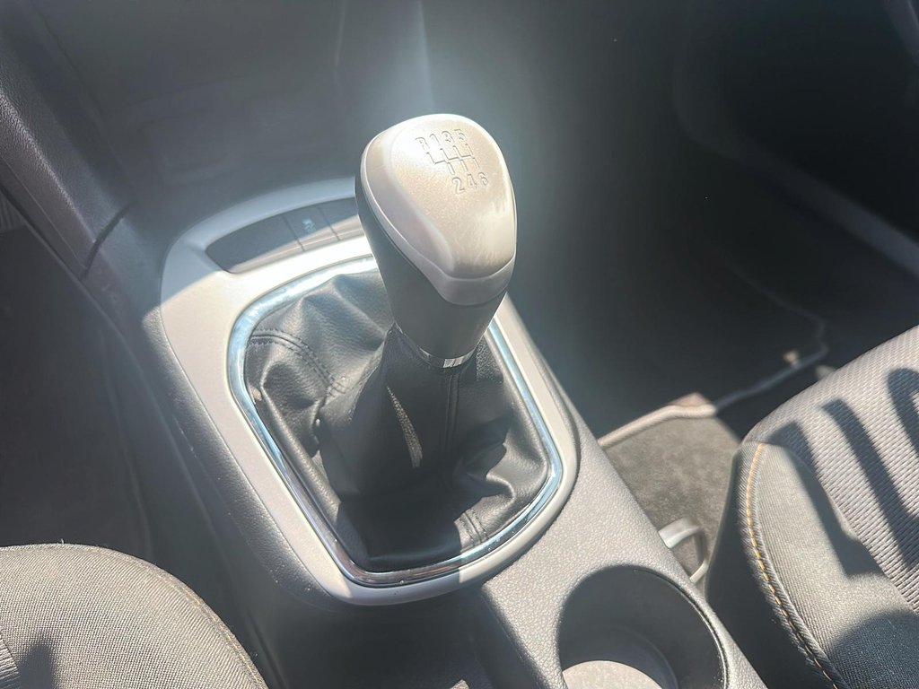 2017 Chevrolet Cruze LT - 6MT in Stratford, Ontario - 14 - w1024h768px