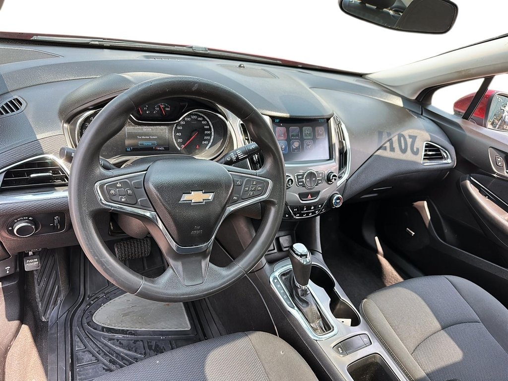 2017 Chevrolet Cruze LT - 6AT in Stratford, Ontario - 9 - w1024h768px