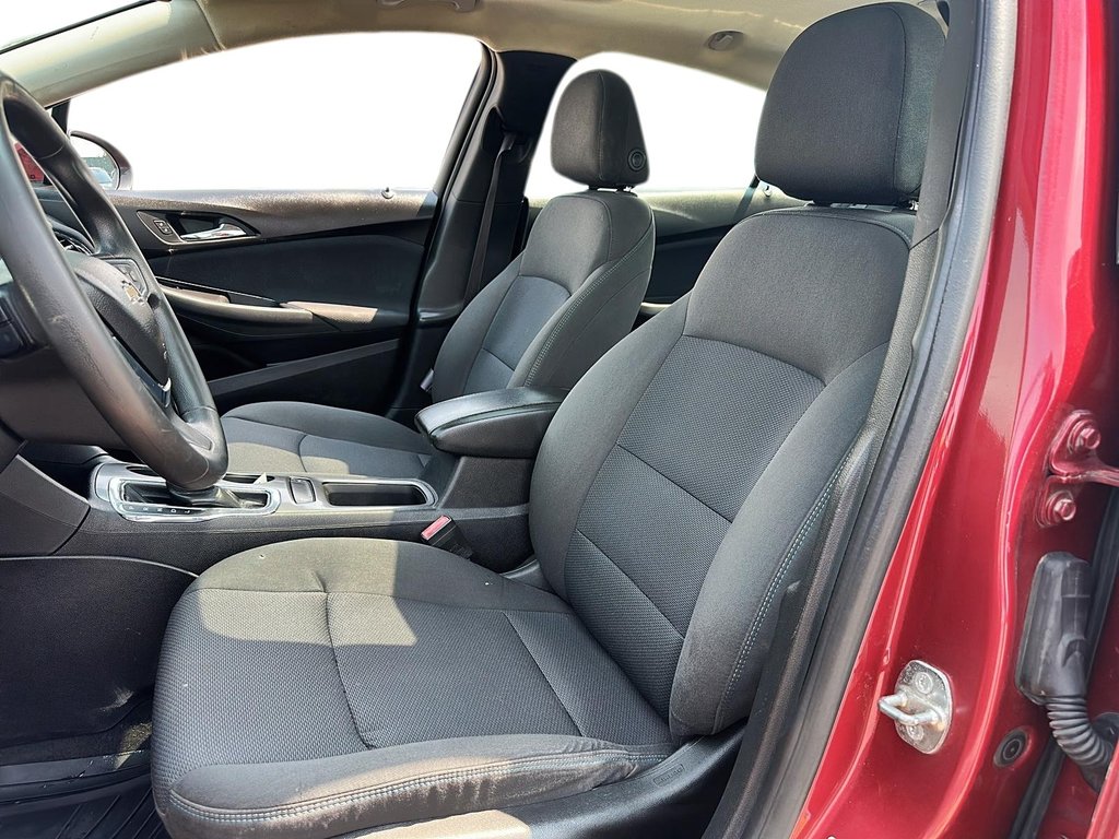 2017 Chevrolet Cruze LT - 6AT in Stratford, Ontario - 8 - w1024h768px