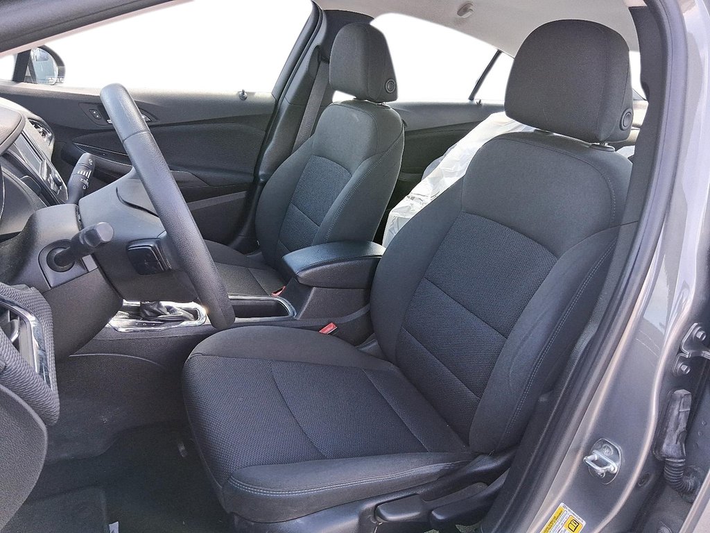 2017 Chevrolet Cruze LT - 6AT in Stratford, Ontario - 8 - w1024h768px