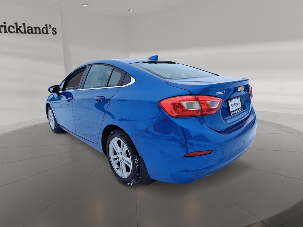 2017 Chevrolet Cruze LT - 6AT in Stratford, Ontario - 4 - w1024h768px