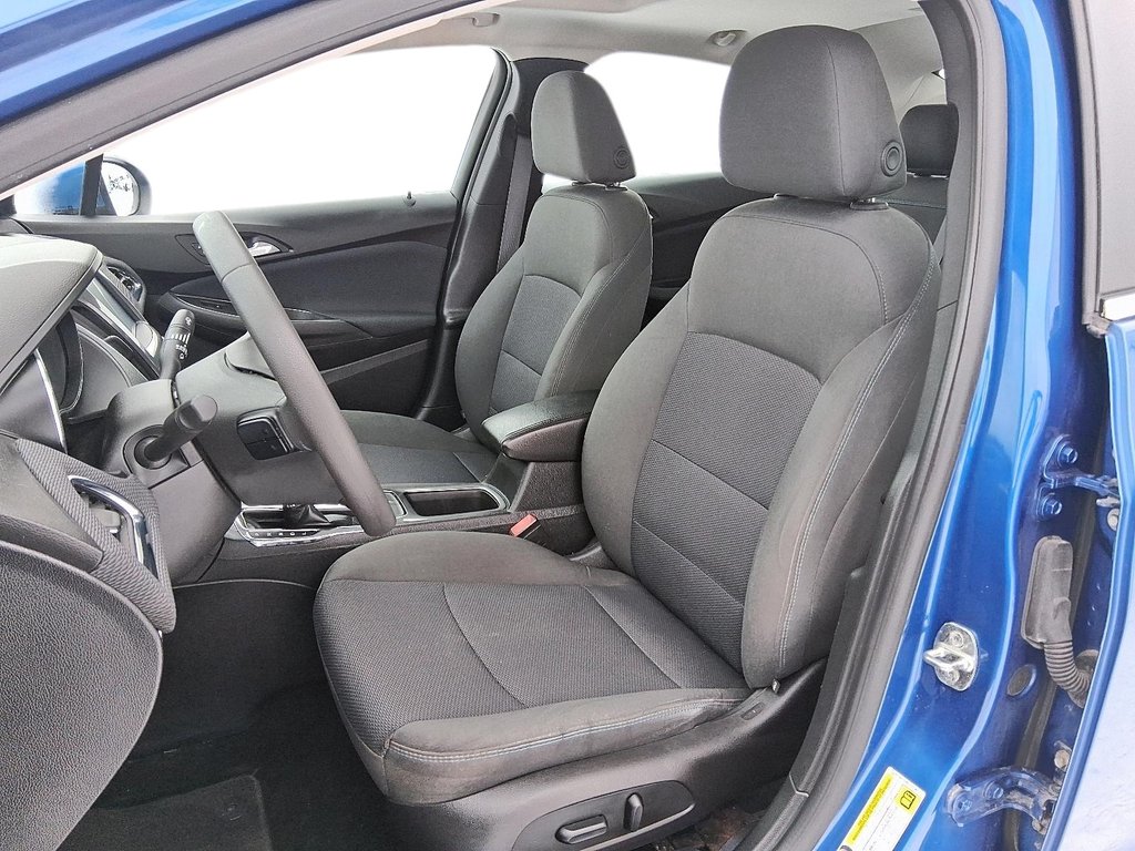 2017 Chevrolet Cruze LT - 6AT in Stratford, Ontario - 8 - w1024h768px